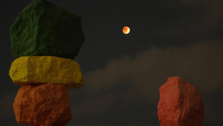 Terpesona Penampakan Gerhana Bulan Total di Langit Dunia Fenomena Gerhana Bulan Total Blood Moon terlihat di langit sejumlah negara dunia. Fenomena ini dapat dilihat di benua Amerika hingga Eropa. Ini fotonya.