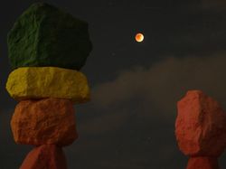 Terpesona Penampakan Gerhana Bulan Total di Langit Dunia