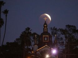 Terpesona Penampakan Gerhana Bulan Total di Langit Dunia