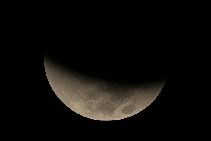 Fenomena Gerhana Bulan Total Blood Moon terlihat di langit sejumlah negara dunia. Fenomena ini dapat dilihat di benua Amerika hingga Eropa. Ini fotonya.