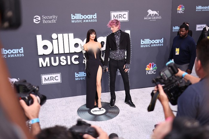 US-2022-BILLBOARD-MUSIC-AWARDS-ARRIVALS LAS VEGAS, NEVADA - MAY 15: Megan Fox and Machine Gun Kelly attend the 2022 Billboard Music Awards at MGM Grand Garden Arena on May 15, 2022 in Las Vegas, Nevada. Frazer Harrison/Getty Images/AFP (Photo by Frazer Harrison / GETTY IMAGES NORTH AMERICA / Getty Images via AFP)