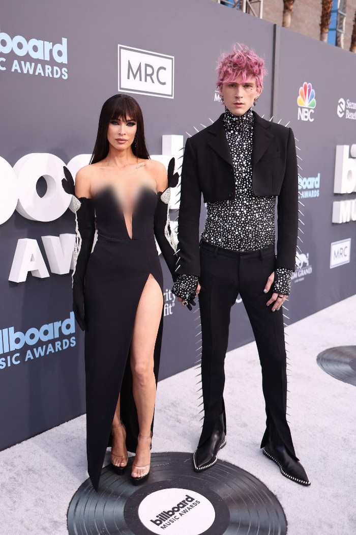 US-2022-BILLBOARD-MUSIC-AWARDS-ARRIVALS LAS VEGAS, NEVADA - MAY 15: Megan Fox and Machine Gun Kelly attend the 2022 Billboard Music Awards at MGM Grand Garden Arena on May 15, 2022 in Las Vegas, Nevada. Frazer Harrison/Getty Images/AFP (Photo by Frazer Harrison / GETTY IMAGES NORTH AMERICA / Getty Images via AFP)