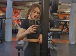 Pose Wulan Guritno Ngegym Bikin Heboh, Intip Lagi Gaya-gayanya Saat Olahraga