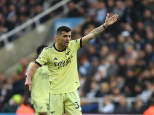 Dear Xhaka, Seharusnya Cuap-cuap di Ruang Ganti Saja!