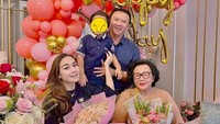 Ahok merayakan ulang tahun istri dan mertuanya. Foto: Instagram @btpnd