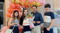 Momen bahagia keluarga Ahok di ulang tahun Puput Nastiti Devi. Foto: Instagram @btpnd