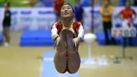 Dalam cabor ini, para atlet menampilkan keindahan dari kombinasi berbagai gerakan. Reuters/Athit Perawongmetha.