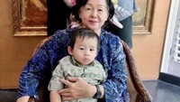 Ahok sendiri tak pernah absen memberikan kejutan ulang tahun untuk sang istri. Tak selalu kue mewah, Ahok juga pernah memberikan kejutan ulang tahun manis beruka cake dengan nuansa bunga lengkap dengan buket bunga yang indah. Foto: Instagram @ahokbtp