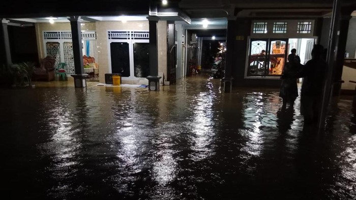 Banjir merendam rumah warga di Kukar akibat hujan semalaman (Dok. Istimewa)