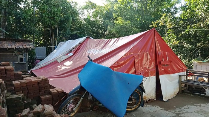 BPBD Pandeglangmemberi penjelasan soal warga Pandeglang tinggal 5 bulan di tenda pengungsian usai rumahnya rusak diguncang gempa Pandeglang pada awal tahun. (dok Istimewa)