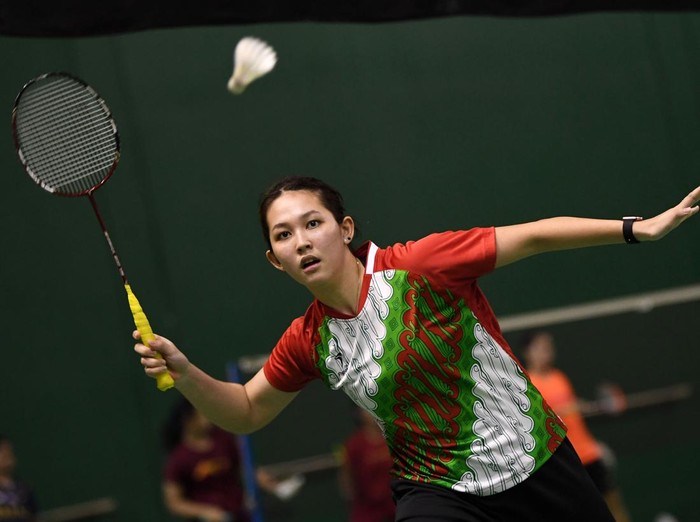 Pebulu tangkis Ribka Sugiarto berlatih dalam Pemusatan Latihan Nasional (Pelatnas) SEA Games di Pelatnas PBSI, Cipayung, Jakarta, Selasa (19/4/2022). PBSI menargetkan tim bulu tangkis Indonesia meraih tiga medali emas dalam SEA Games Vietnam pada Mei mendatang. ANTARA FOTO/Aditya Pradana Putra/wsj.