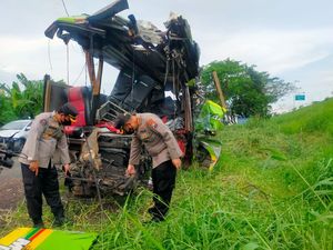 KNKT: Angkutan Pariwisata Akan Diawasi Ketat Pasca Kecelakaan Tol Sumo
