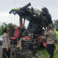 Enam Korban Luka Kecelakaan Tol Mojokerto Dirawat Di Surabaya