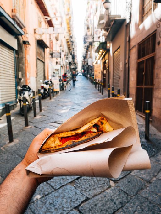 Cara makan pizza