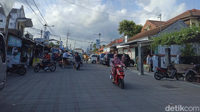 Disbudpar Kota Blitar melakukan evaluasi pembukaan citywalk di kawasan Makam Bung Karno (MBK) bagi pengendara motor. Sebab, saat citywalk dibuka, sempat terjadi kecelakaan yang membuat seorang anak mengalami luka-luka.
