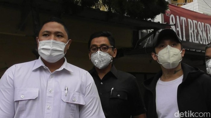 Daniel Schuldt laporkan Wanda Hamidah ke polisi.