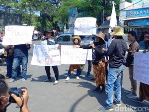 Petani-Aktivis Demo Polres Sampang, Desak Penyelewengan Pupuk Diusut Tuntas