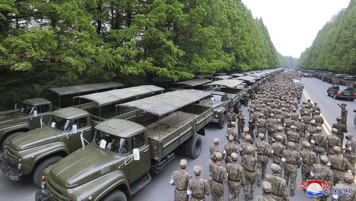 Dihantam Pandemi, Begini Kondisi di Korea Utara Korea Utara tengah berjibaku menanggulangi pandemi di wilayahnya. Guna mengatasi pandemi, Kim Jong Un memerintahkan lockdown nasional di kawasannya.