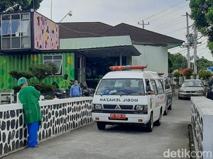 Jenazah Bapak-Anak Korban Kecelakaan Truk Boyolali Dimakamkan di Jombang
