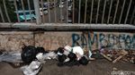 Duh Jorok, Sampah Berceceran di JPO Kampung Rambutan