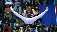 Pesenam Malaysia, Ng Chun Chen beraksi di Final Paralel Bar Putra, Gimnasium Quan Ngua, Hanoi, Vietnam. Reuters/Chalinee Thirasupa.