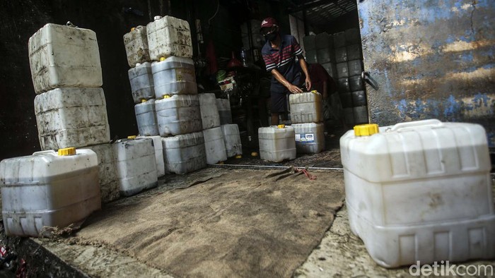 Harga minyak goreng curah rata-rata di Jakarta terpantau masih cukup tinggi. Harga minyak goreng curah berada di kisaran Rp 19.000/Kg.