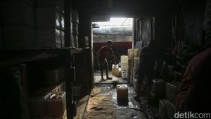 Foto-foto Minyak Goreng Curah di Jakarta yang Harganya Masih Tinggi