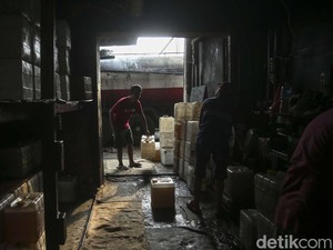 Modus Licik Beli Minyak Goreng Rp 14.000: Titip KTP ke Warung