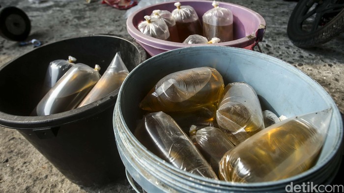 Harga minyak goreng curah rata-rata di Jakarta terpantau masih cukup tinggi. Harga minyak goreng curah berada di kisaran Rp 19.000/Kg.