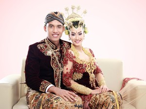 8 Pakaian Adat Jawa Tengah: Filosofi, Makna hingga Jenisnya