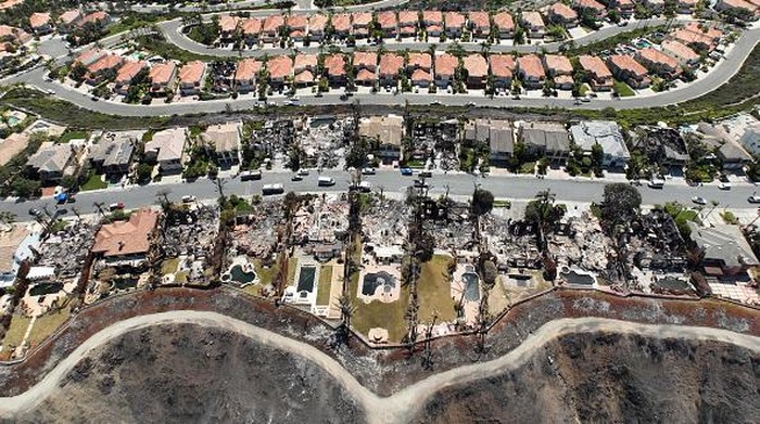Imbas Kebakaran Hutan, Puluhan Rumah Mewah di California Ludes Laguna Niguel, CA - May 16: Destroyed homes after the Coastal Fire in the Coronado Pointe neighborhood of Laguna Niguel, CA, on Monday, May 16, 2022. (Photo by Jeff Gritchen/MediaNews Group/Orange County Register via Getty Images)