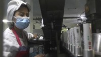 Laporan kantor berita Korut, Korean Central News Agency (KCNA) menyebut bahwa markas besar pencegahan epidemi darurat negara melaporkan tambahan 269.510 orang yang mengalami gejala demam, sehingga totalnya mencapai 1.483.060 orang.