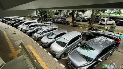 Jalan Raden Fatah Kembali Marak Parkir Liar