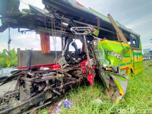 KNKT Minta Angkutan Pariwisata Diawasi Ketat Buntut Kecelakaan Tol Mojokerto