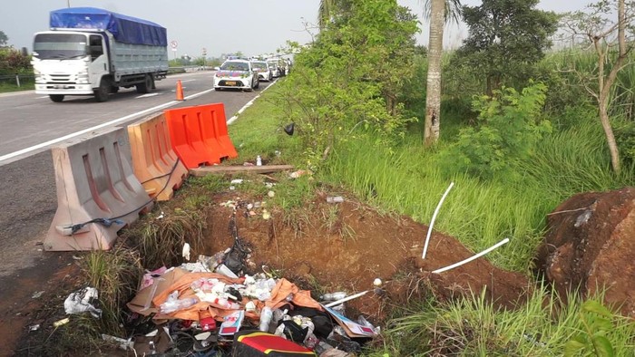 kecelakaan maut tol sumo tewaskan 14 warga surabaya