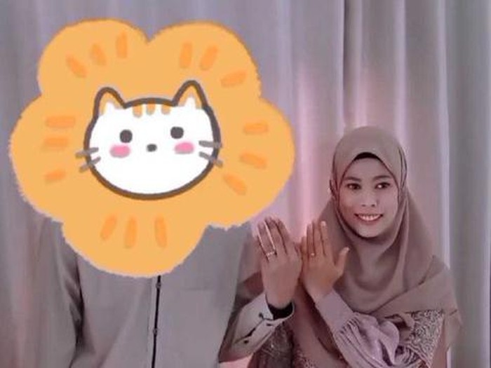 Kisah wanita yang diceraikan oleh suaminya usai 8 hari menikah. Kisah wanita yang diceraikan oleh suaminya usai 8 hari menikah.
