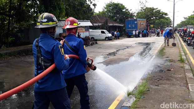 Lokasi dua truk trailer kecelakaan di Boyolali, Selasa (17/5/2022).