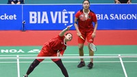 Di pertandingan keempat ada Ribka Sugiarto/Febby Valencia Dwijayanti Gani vs Do Thi Hoai/Pham Nhu Thao yang digelar di di Bac Giang Gumnasium, pada Selasa (17/5/2022) pagi. Ribka/Febby menang dalam dua gim langsung 21-13 dan 21-14. ANTARA FOTO/Zabur Karuru  