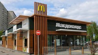 Pengumuman itu menjadi sorotan publik. Untuk diketahui, McDonalds telah menutup ratusan gerainya yang mencapai 850 restoran di Rusia sebagai buntut invasi negara itu ke Ukraina pada Maret 2022 lalu. (Evgenia Novozhenina)