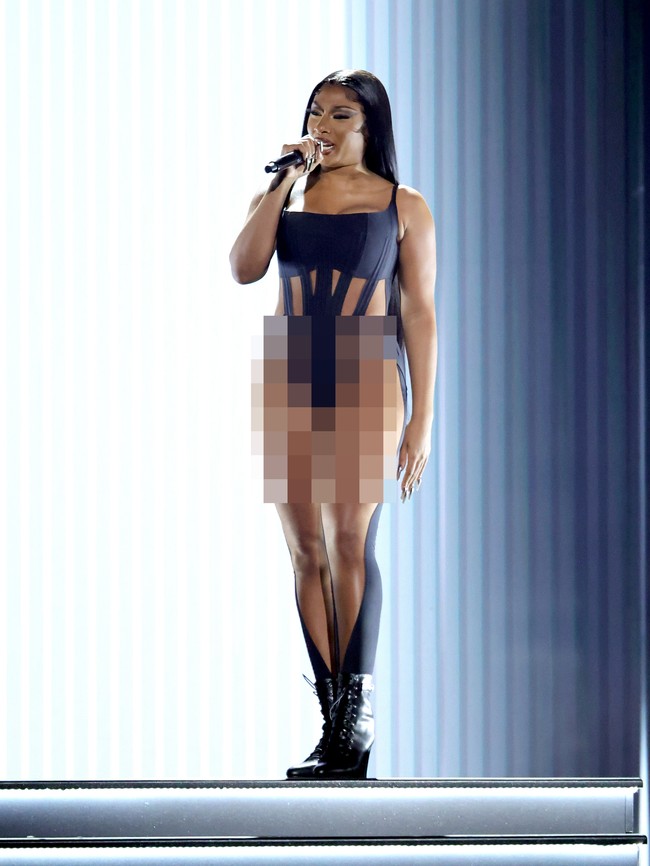 NY Post menyebut Megan Thee Stallion tampil nyaris tanpa busana saat membawakan Plan B di Billboard Music Awards 2022. Foto: Getty Images/Ethan Miller