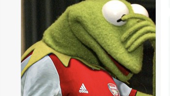 Minggu lalu Arsenal padahal masih unggul 4 poin dari Spurs. Sekarang mereka tertinggal dua poin. Foto: Twitter