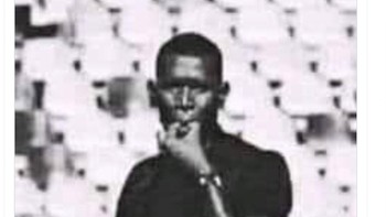 Ledekan saking lamanya Arsenal tak main di Liga Champions, terakhir kali wasitnya masih pakai tangan untuk peluit. Foto: Twitter