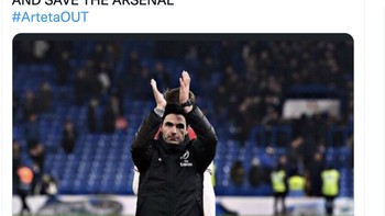 Bahkan ada fans Arsenal yang kembali menyuarakan Arteta out saja. Foto: Twitter