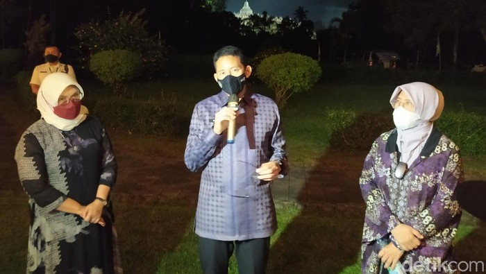 Menparekraf Sandiaga Uno saat memberikan keterangan kepada wartawan di Borobudur, Magelang, Senin (16/5/2022) malam.