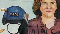 Mural tersebut menggambarkan potret diri Shireen Abu Aqleh. Di sampingnya terdapat helm dan rompi biru bertuliskan PRESS. Dua peluru digambarkan mengarah kepada Shireen Abu Aqleh.