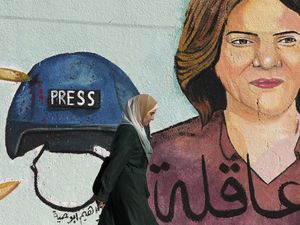 Mural Shireen Abu Aqleh Langsung Muncul di Tembok Gaza