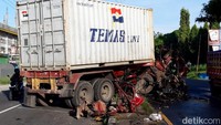 Suparno menyebut ada dua orang korban yang meninggal akibat kecelakaan tersebut. 
