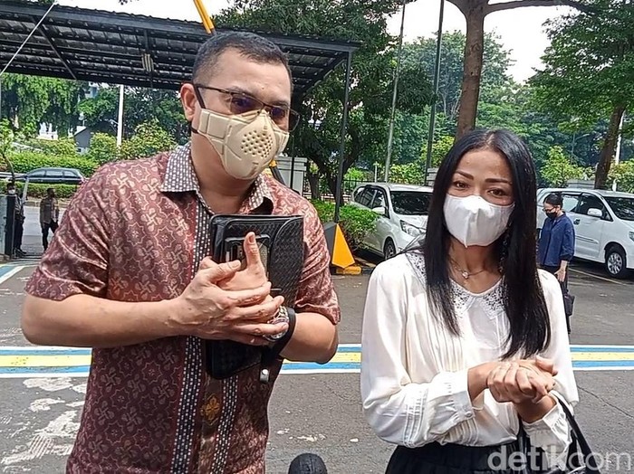 Nirina Zubir hadiri sidang mafia tanah di Pengadilan Negeri Jakarta Barat.