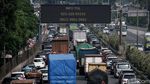 Padat Banget! Tol JORR Arah Jakarta Macet, Begini Penampakannya