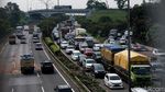 Padat Banget! Tol JORR Arah Jakarta Macet, Begini Penampakannya